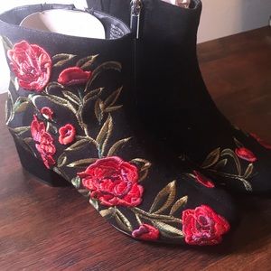 Comfortview boots- 7W- never been used